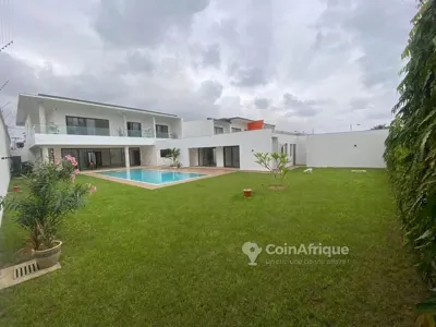 Villa 7 chambres avec piscine et jacuzzi — Cocody Beverly Hills