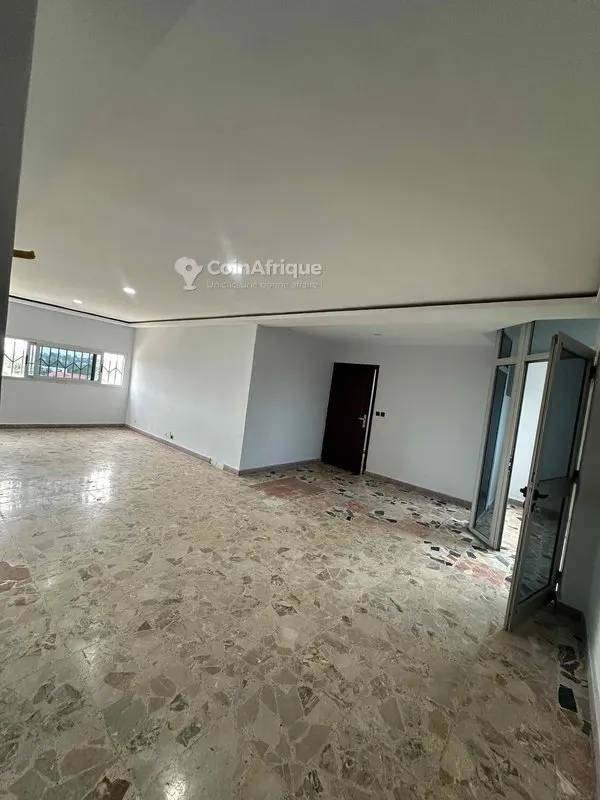 Appartement 4 pièces — Cocody 2 Plateaux Socosse