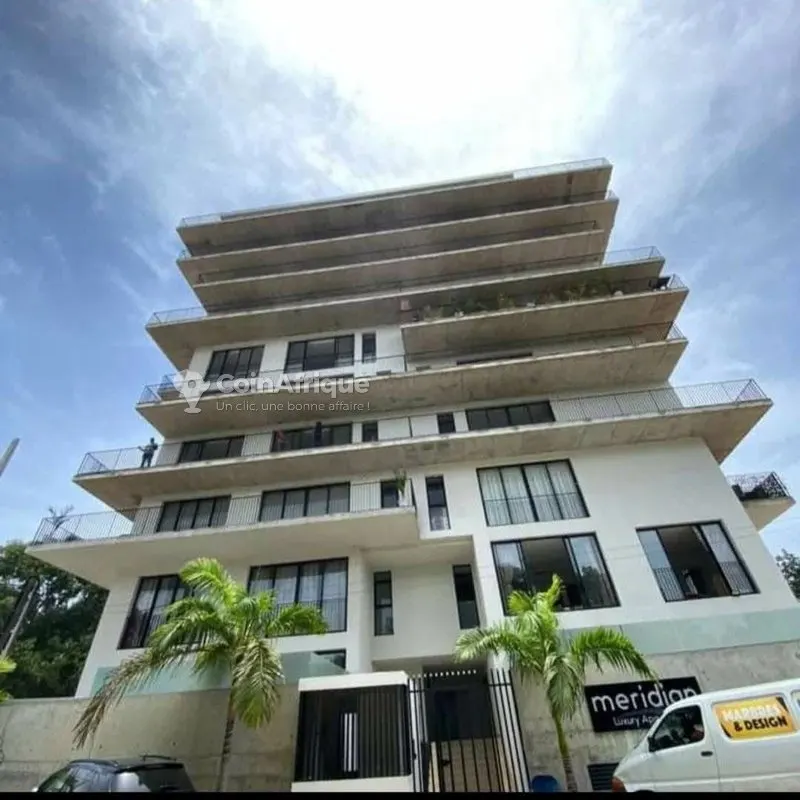 Appartement 4 pièces avec balcon vue ville — Marcory Zone 4