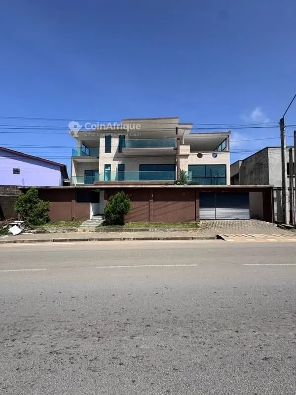 Villa triplex 9 pièces avec piscine — Riviera Fhé Kessé
