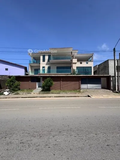 Villa triplex 9 pièces avec piscine — Riviera Fhé Kessé
