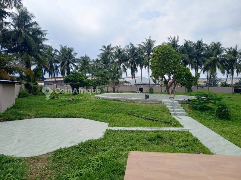 Villa 6 pièces en bordure de lagune — Vridi Cité