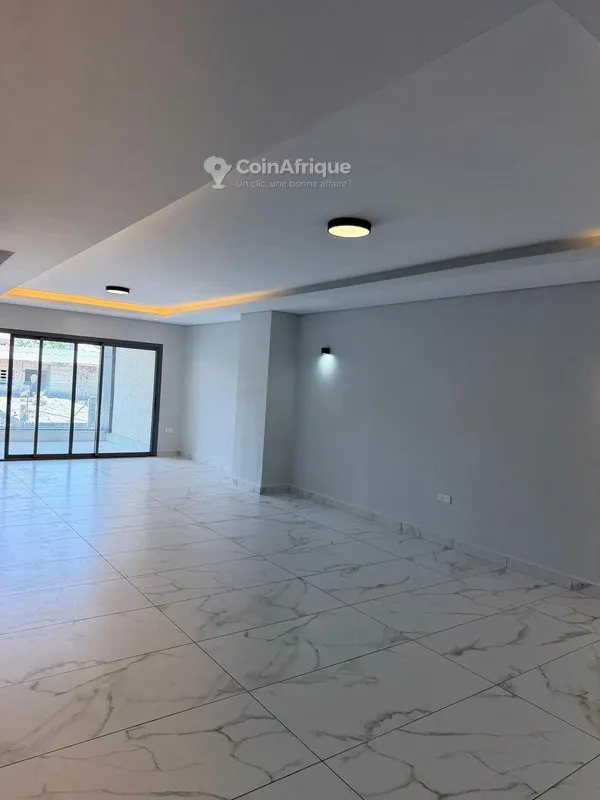 Appartement F3 haut standing avec piscine et salle de sport — Marcory Zone 4