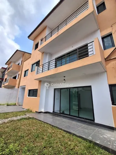 Villa triplex F7 bon standing — Cocody Feh Kessé