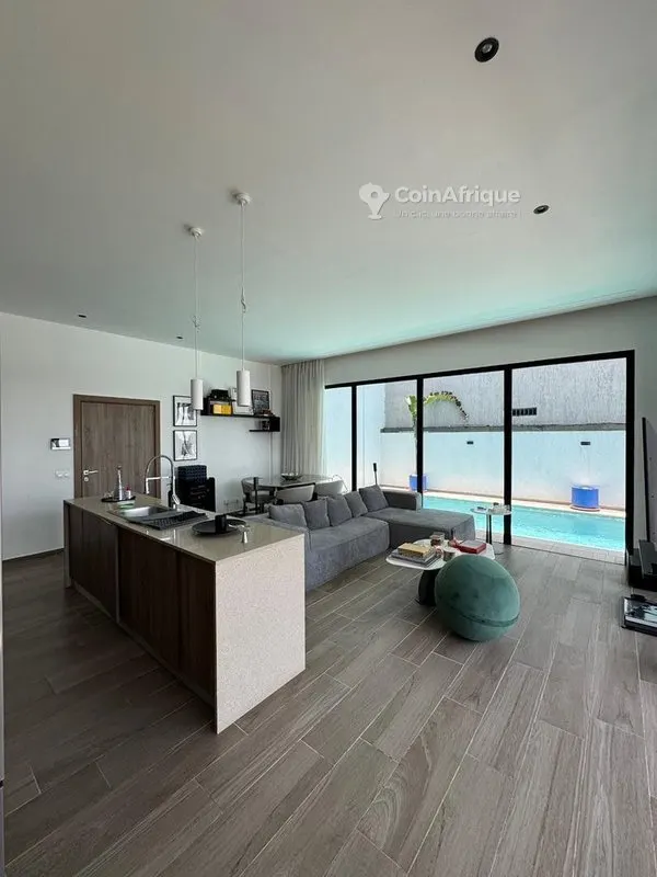 Penthouse 3 pièces meublé avec terrasse — Marcory Zone 4