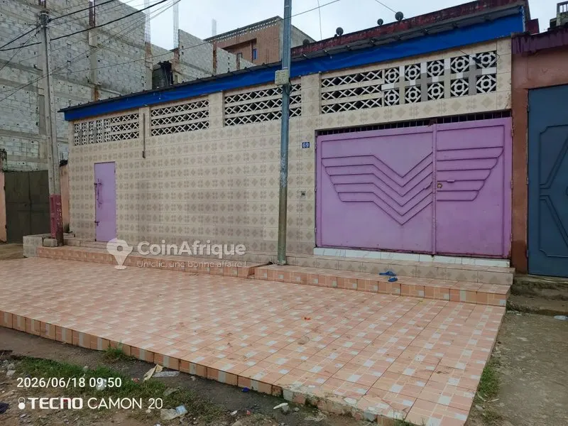 Villa 4 pièces avec grande cour — Yopougon