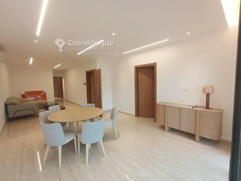 Appartement meublé 3 pièces haut standing — Marcory Zone 4