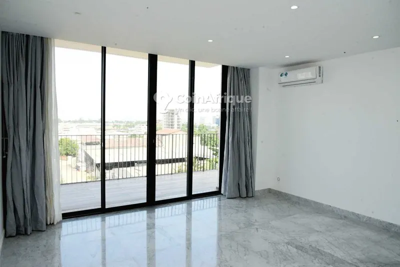 Appartement haut standing 4 pièces — Marcory Zone 4