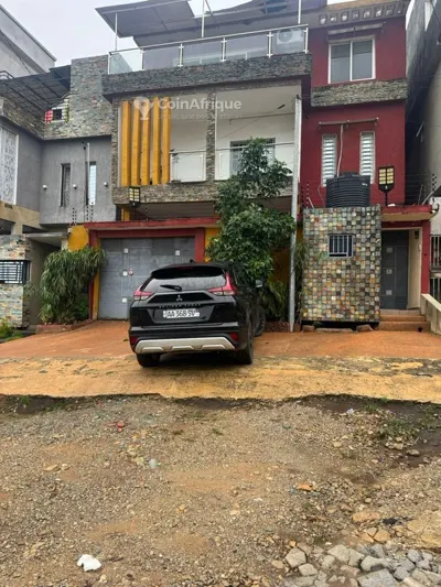 Maison triplex 5 chambres avec garage — Féh Kessé