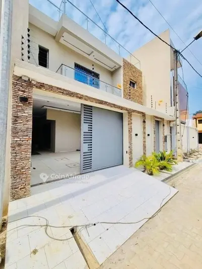 Duplex 6 pièces avec garage — Feh Kessé Cité Grâce